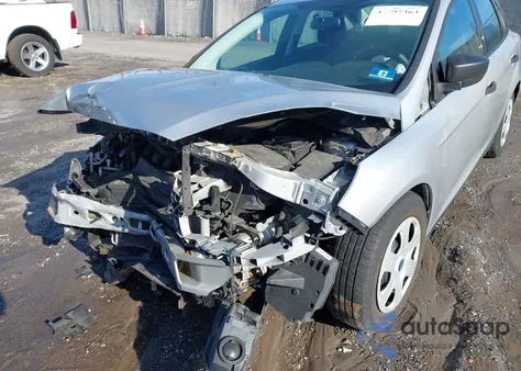 2015 Ford Focus S z USA, uszkodzony, nr VIN 1FADP3E25FL344526